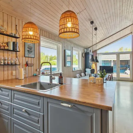 Sari - 600m From The Sea By Interhome